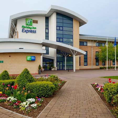 Holiday Inn Express Northampton - South By Ihg Bagian luar foto