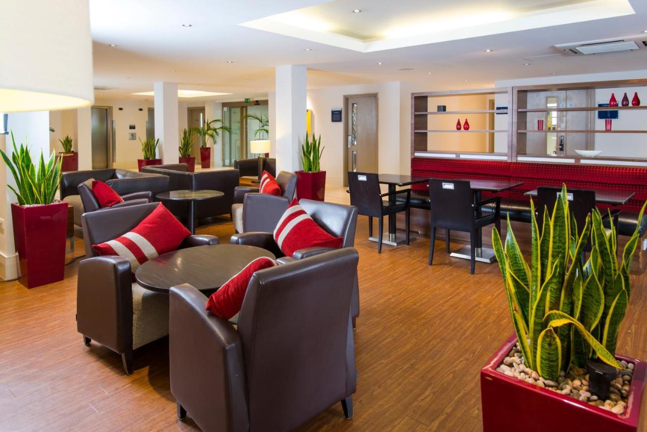 Holiday Inn Express Northampton - South By Ihg Bagian luar foto