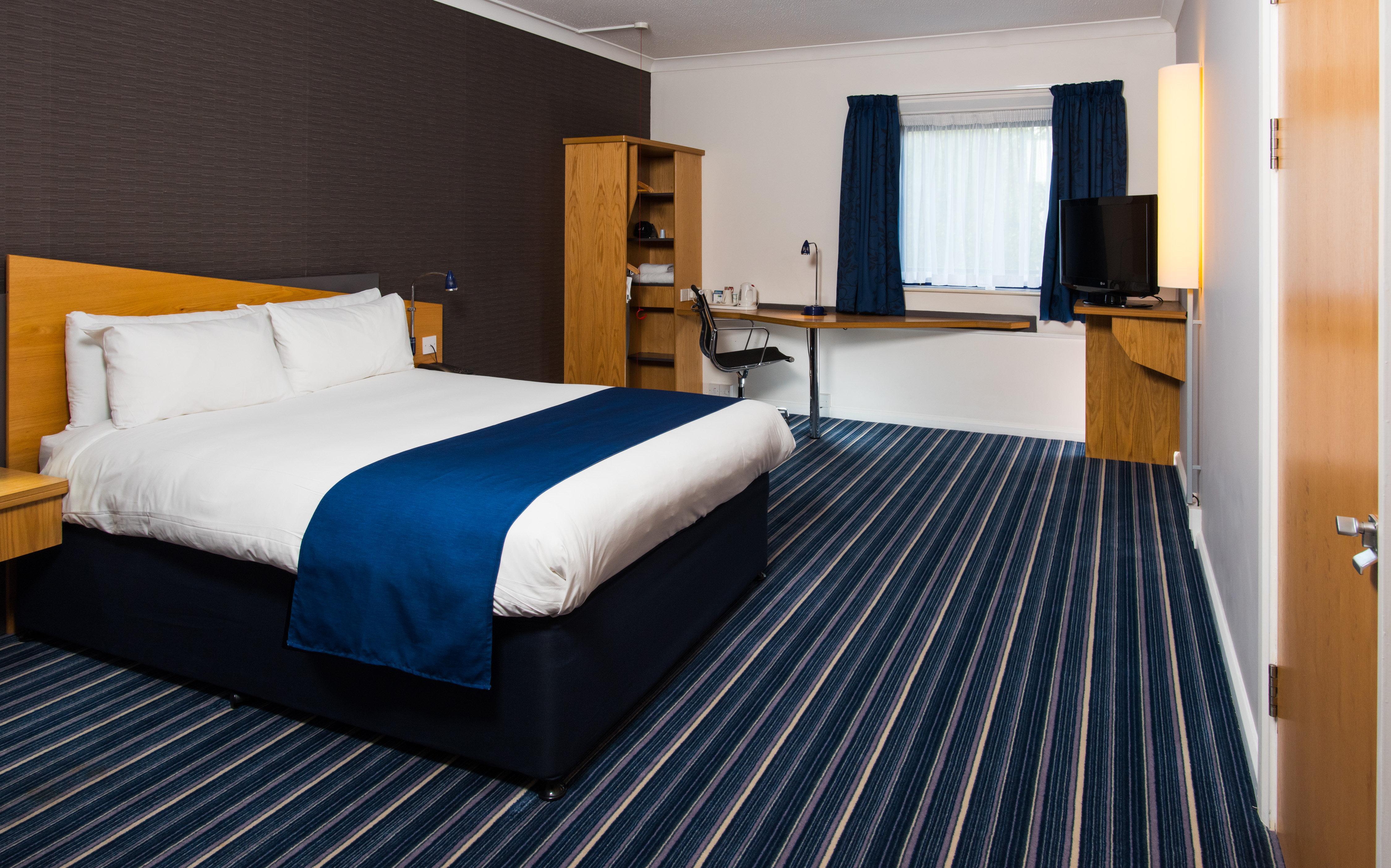Holiday Inn Express Northampton - South By Ihg Bagian luar foto