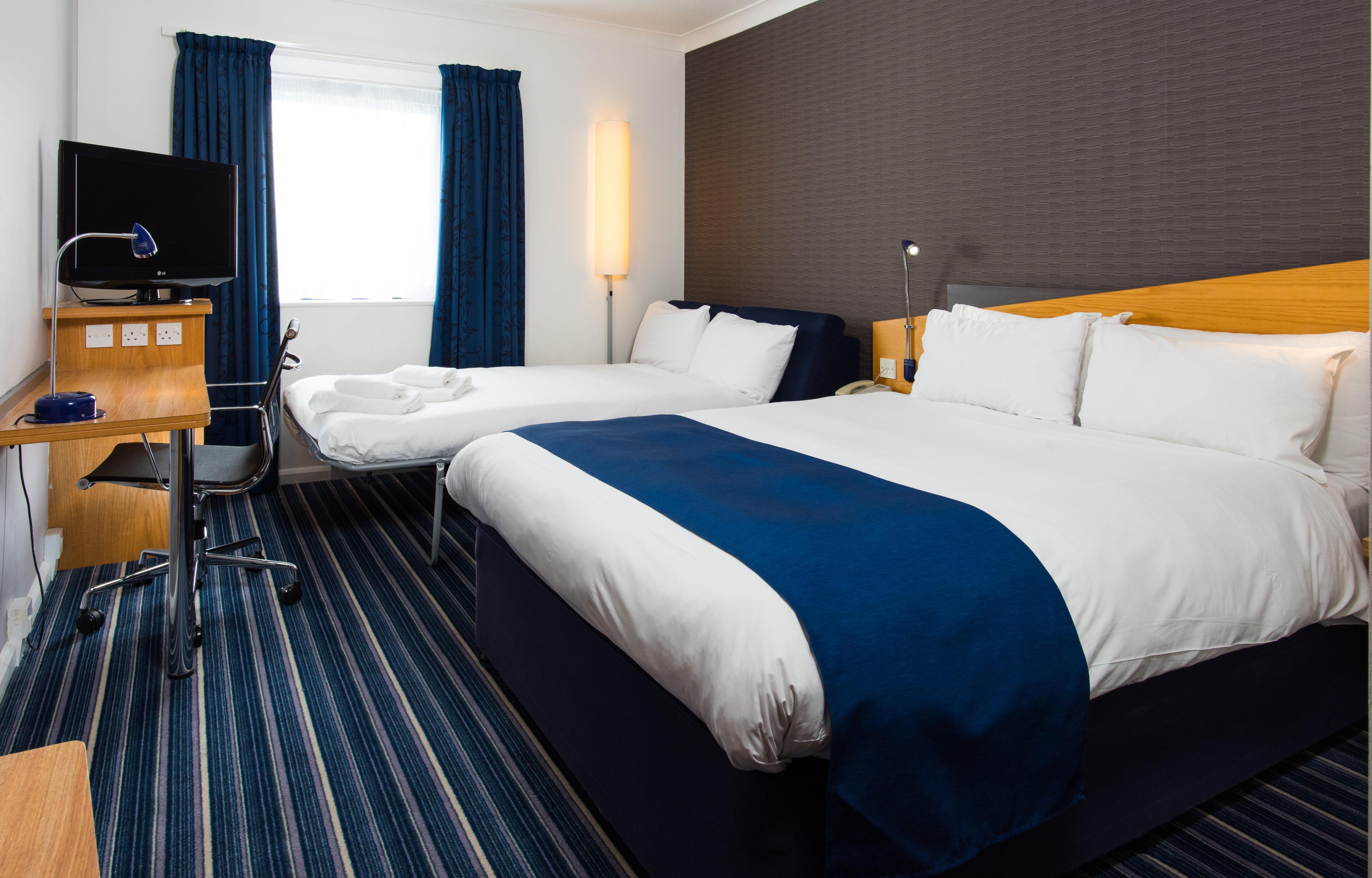Holiday Inn Express Northampton - South By Ihg Bagian luar foto