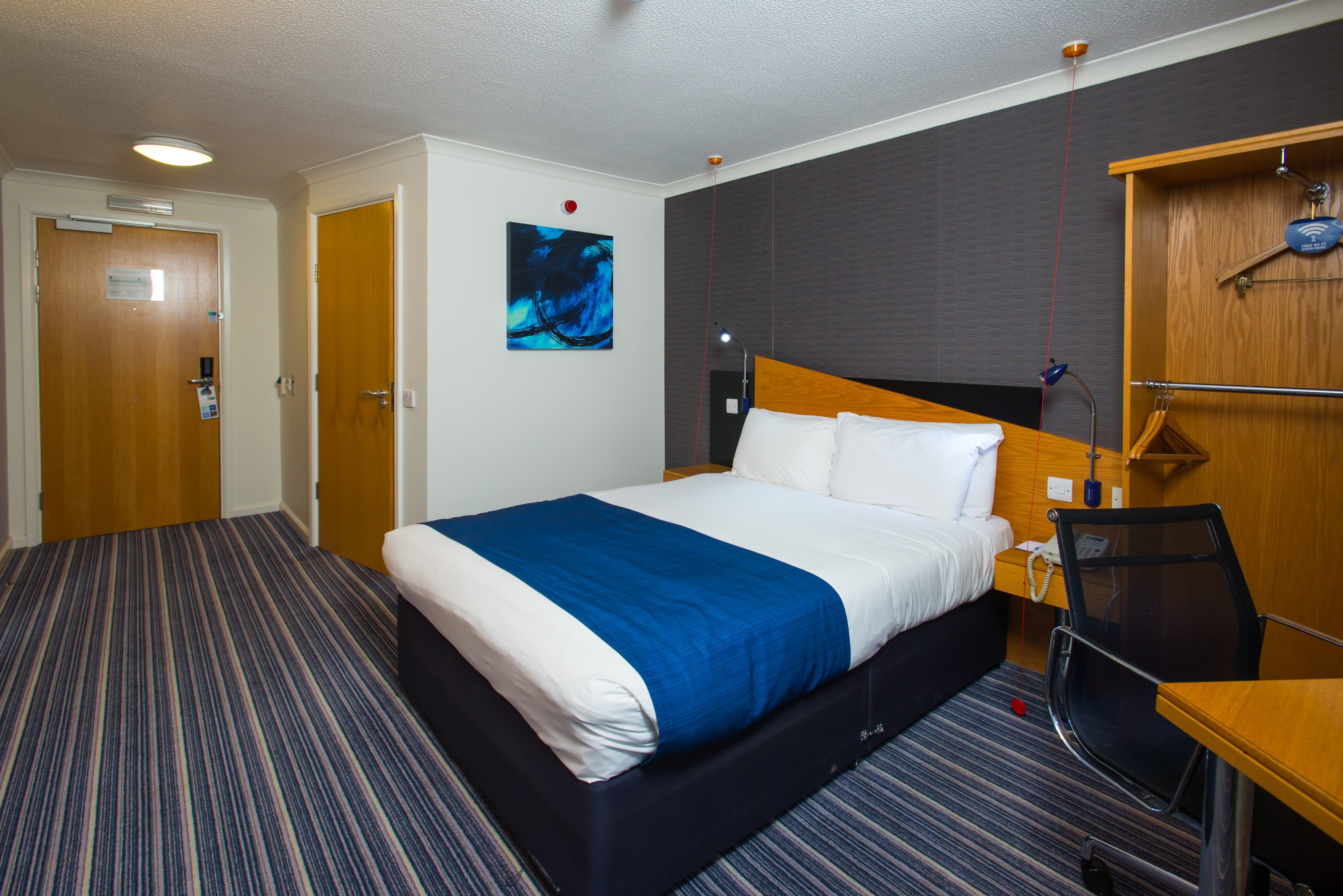 Holiday Inn Express Northampton - South By Ihg Bagian luar foto