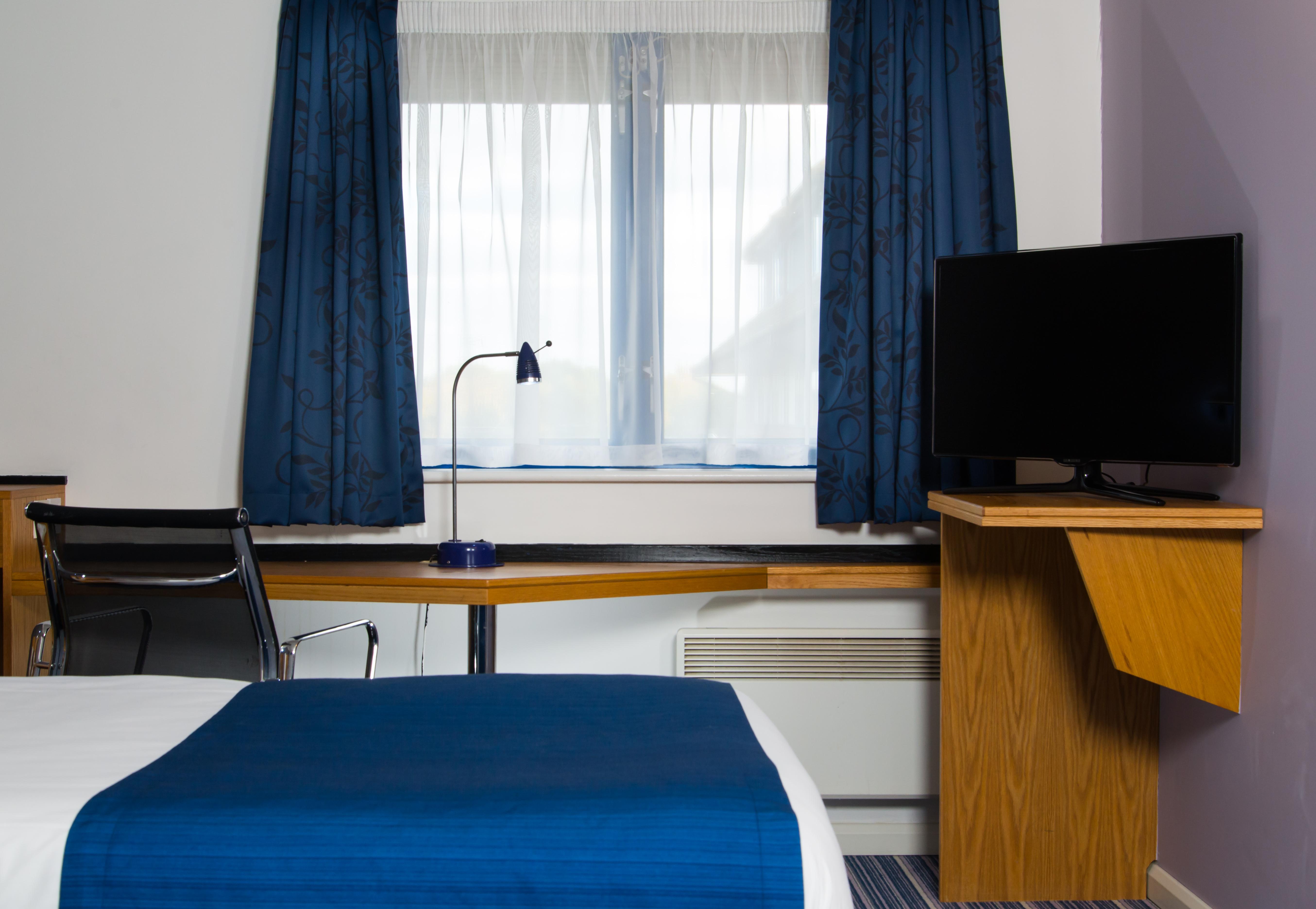 Holiday Inn Express Northampton - South By Ihg Bagian luar foto