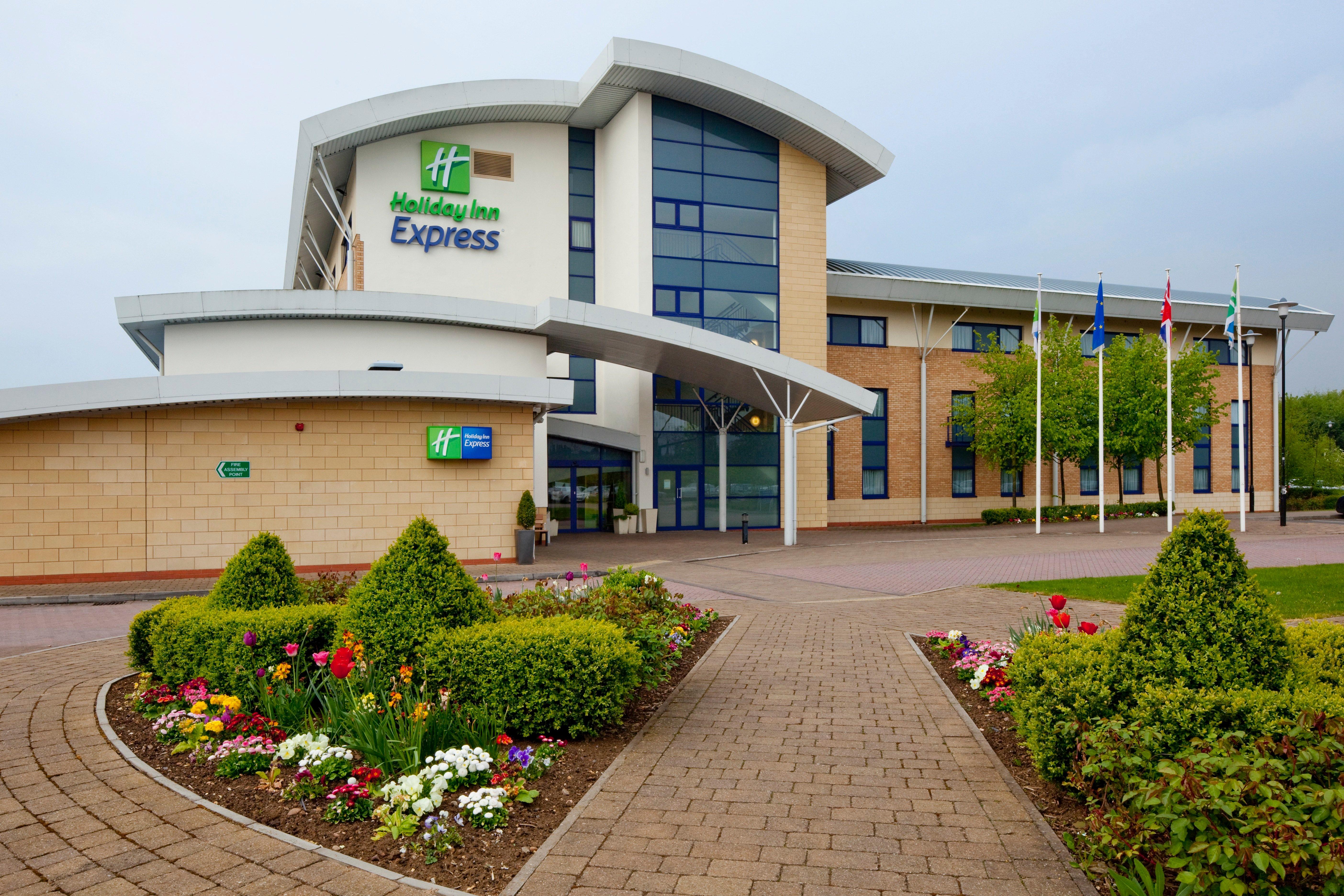 Holiday Inn Express Northampton - South By Ihg Bagian luar foto