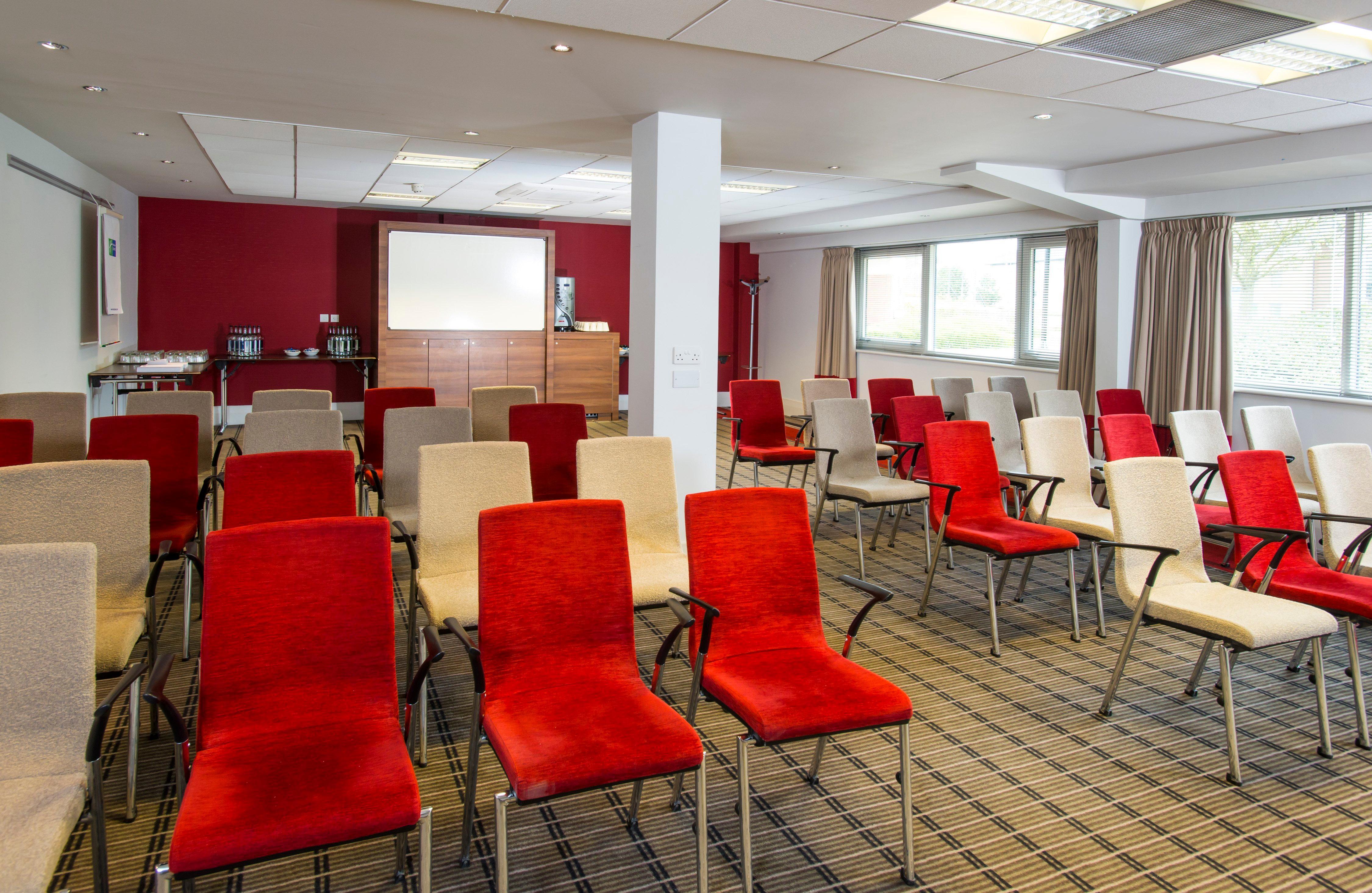 Holiday Inn Express Northampton - South By Ihg Bagian luar foto