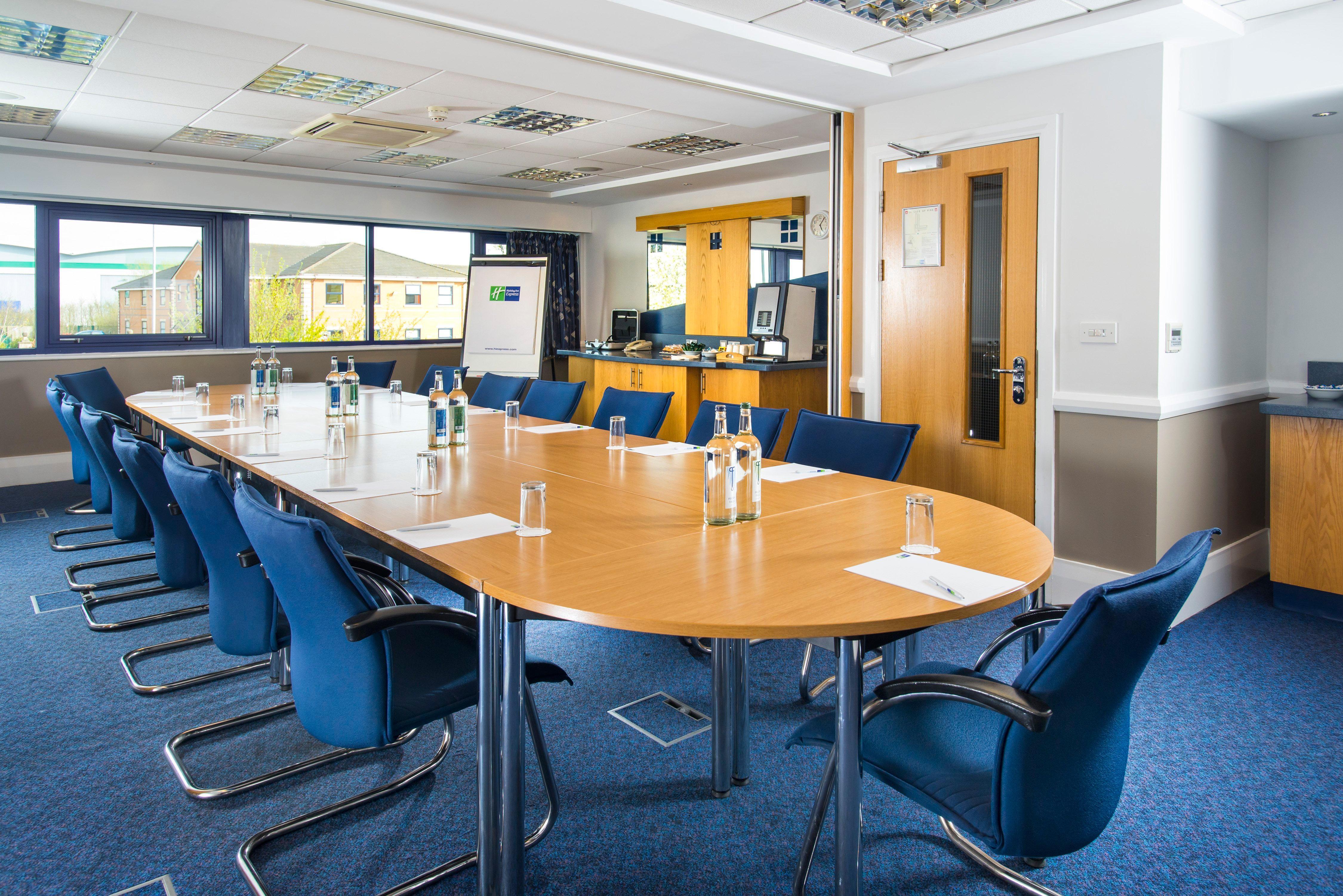 Holiday Inn Express Northampton - South By Ihg Bagian luar foto