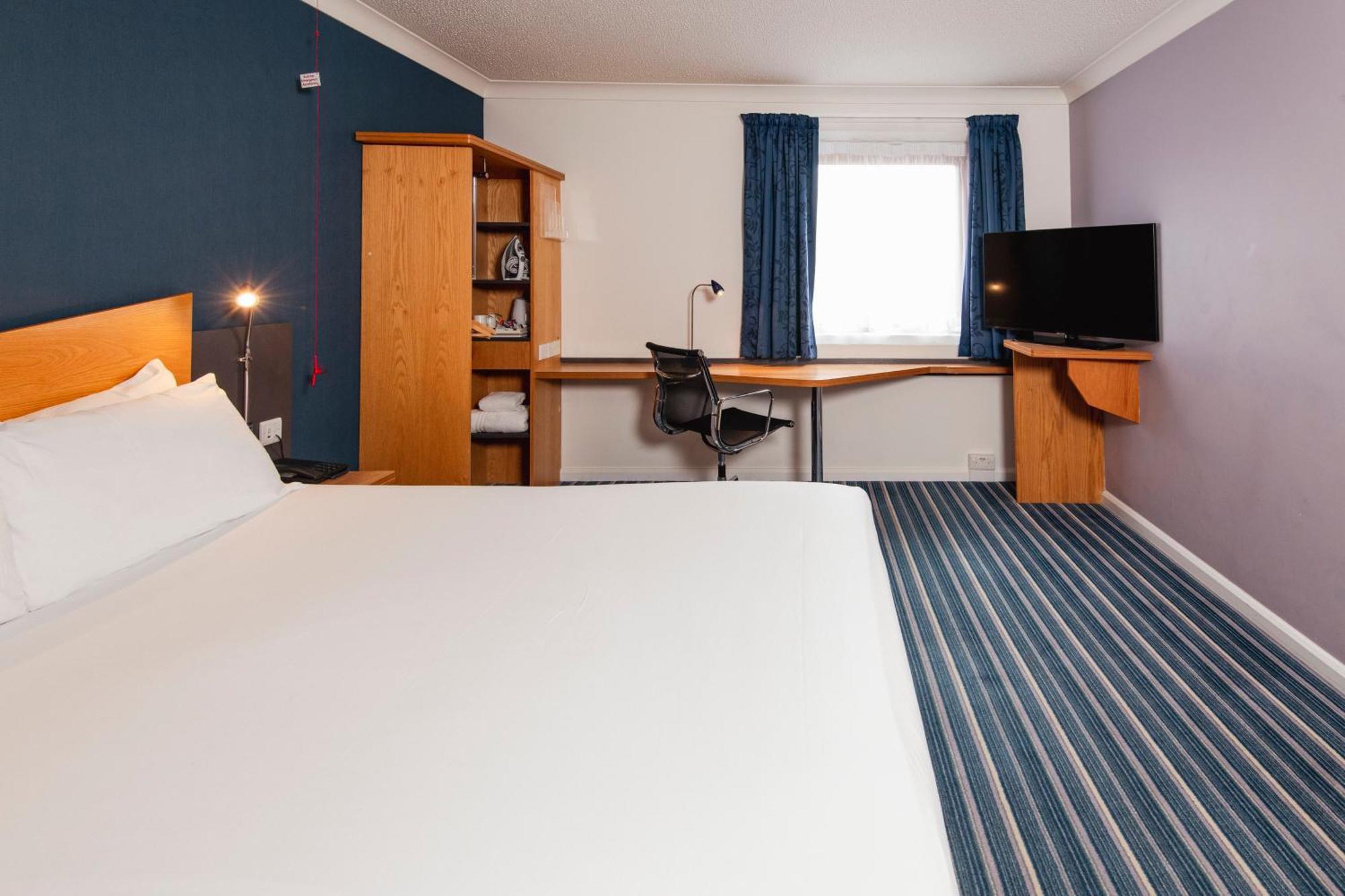 Holiday Inn Express Northampton - South By Ihg Bagian luar foto