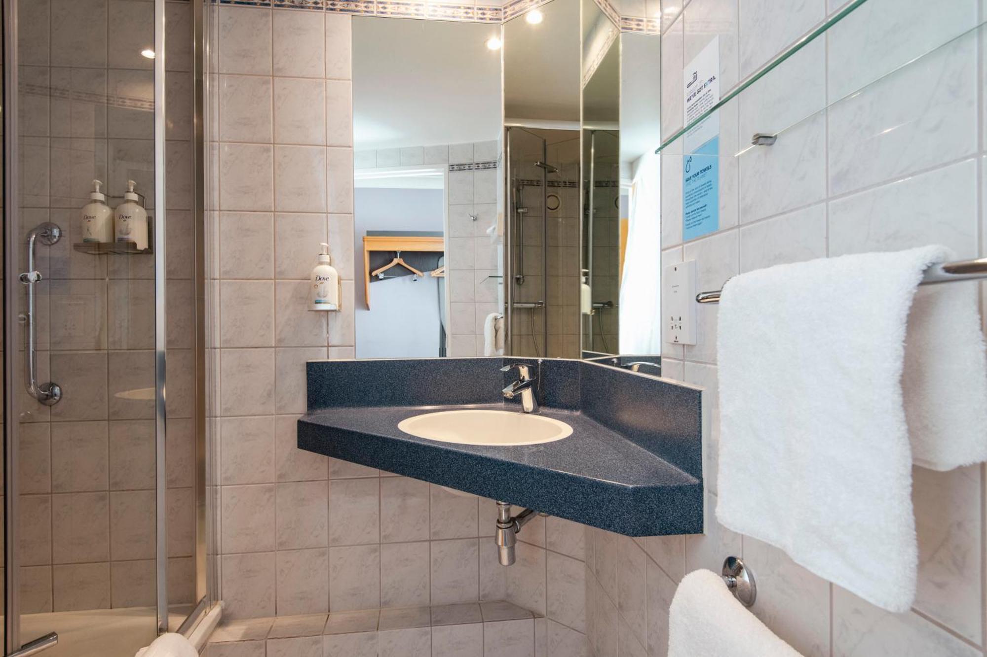 Holiday Inn Express Northampton - South By Ihg Bagian luar foto
