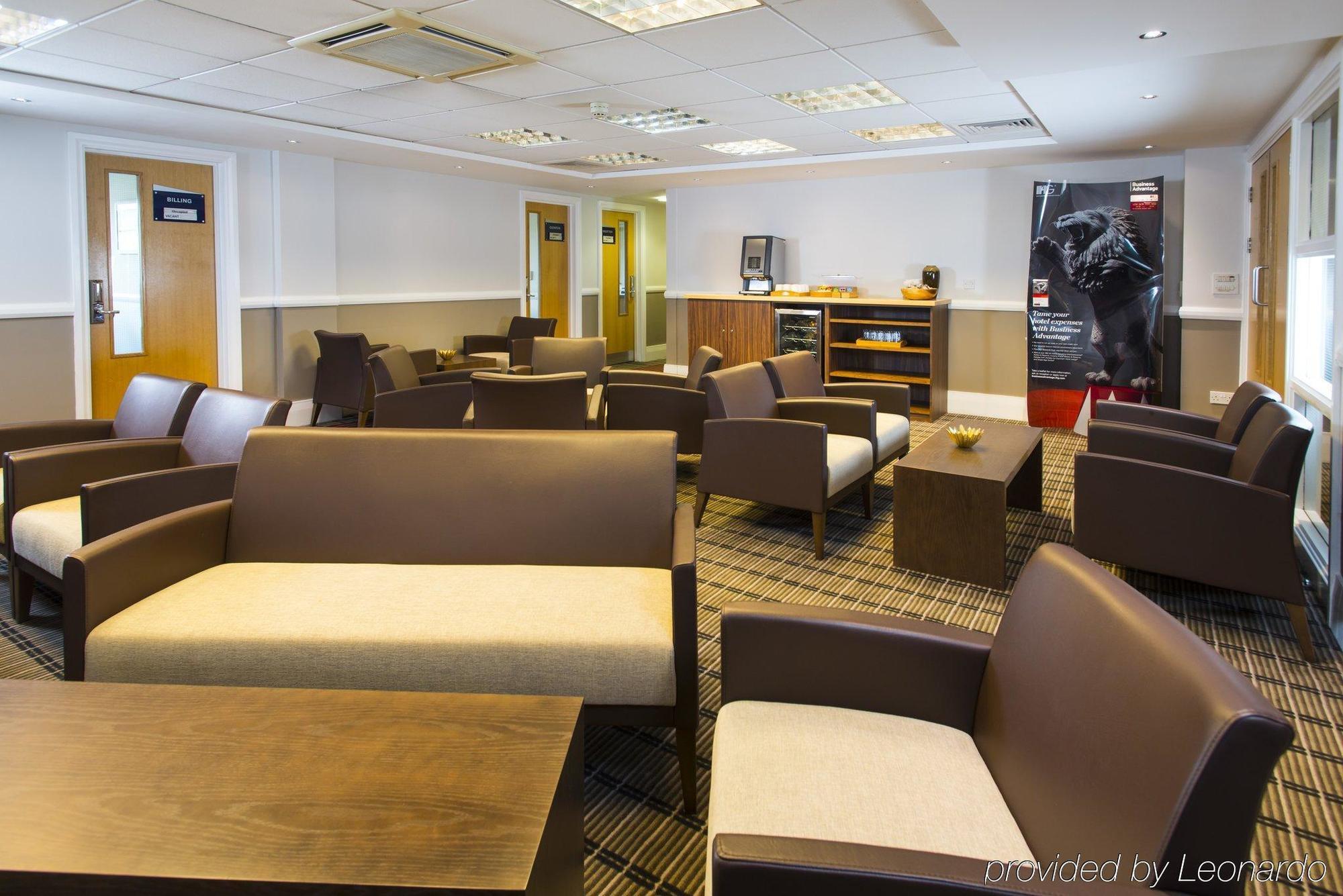 Holiday Inn Express Northampton - South By Ihg Bagian luar foto