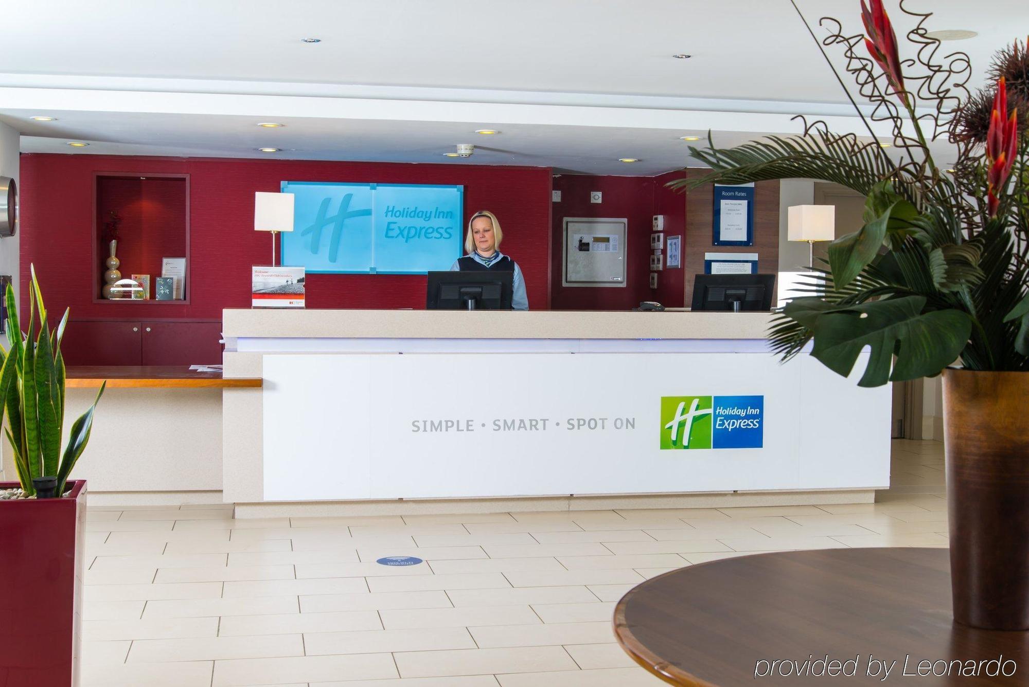 Holiday Inn Express Northampton - South By Ihg Bagian luar foto