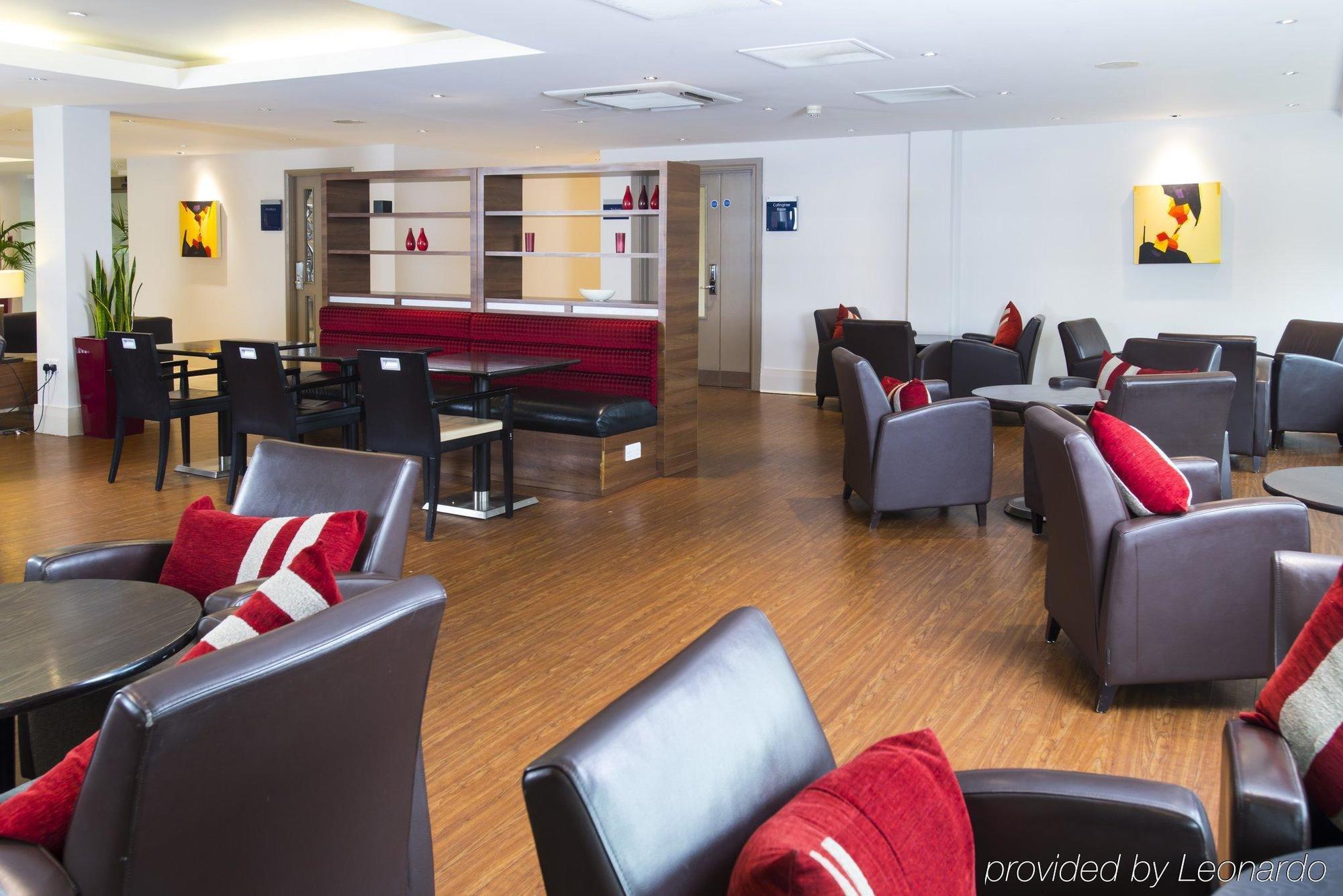 Holiday Inn Express Northampton - South By Ihg Bagian luar foto