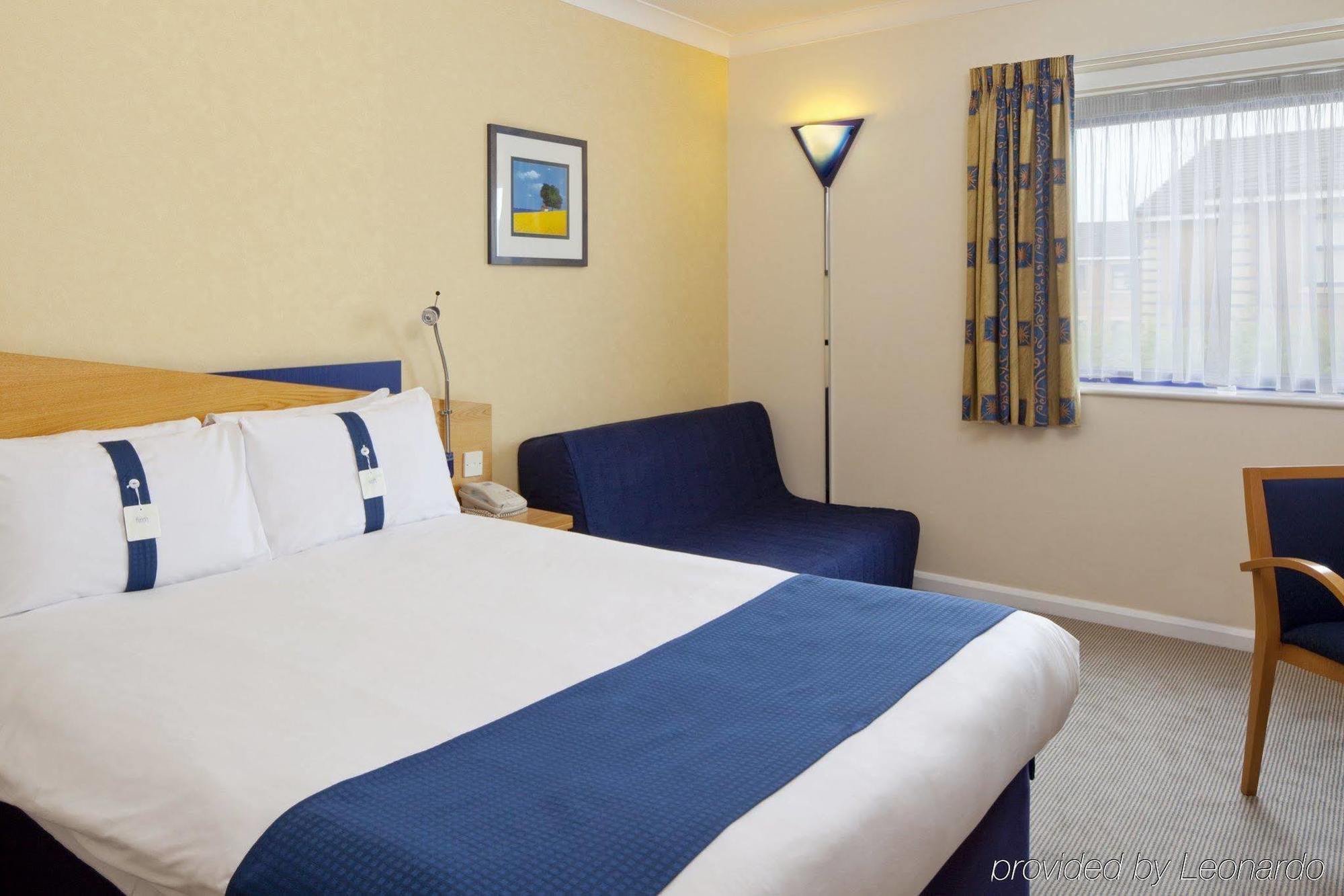 Holiday Inn Express Northampton - South By Ihg Bagian luar foto