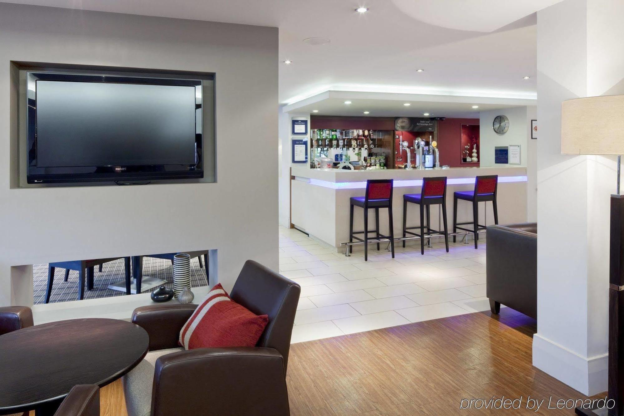 Holiday Inn Express Northampton - South By Ihg Bagian luar foto