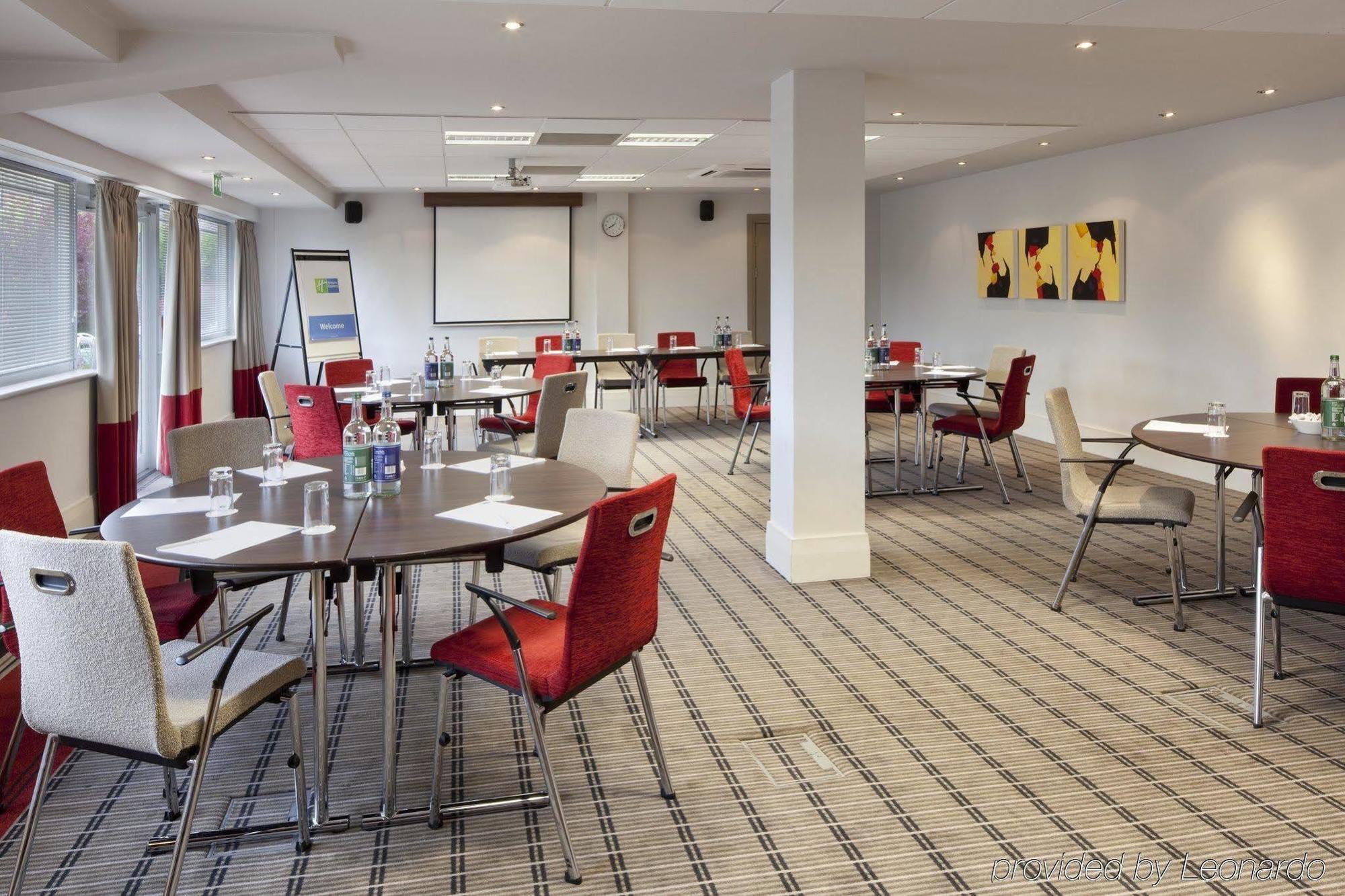 Holiday Inn Express Northampton - South By Ihg Bagian luar foto