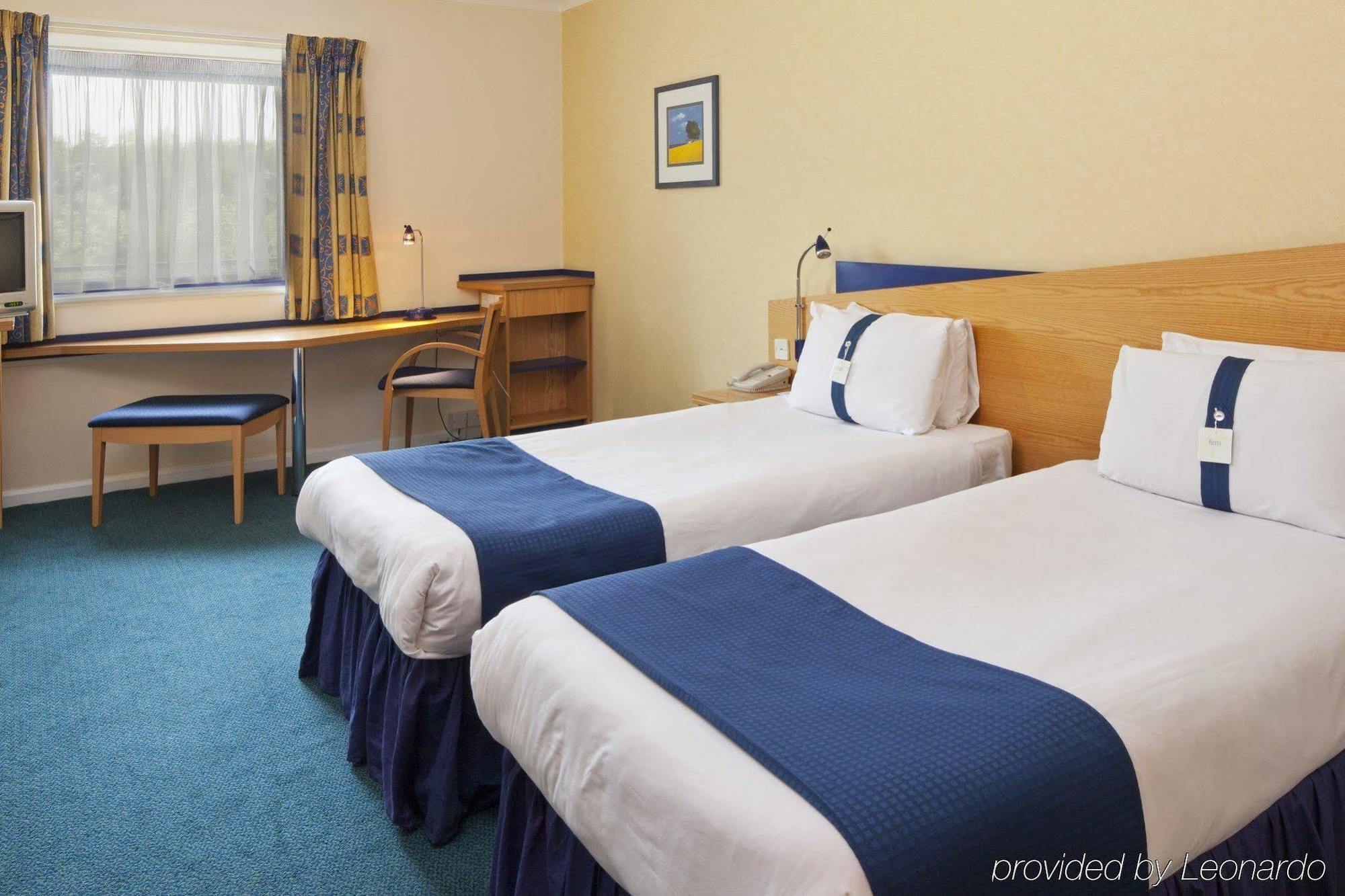 Holiday Inn Express Northampton - South By Ihg Bagian luar foto