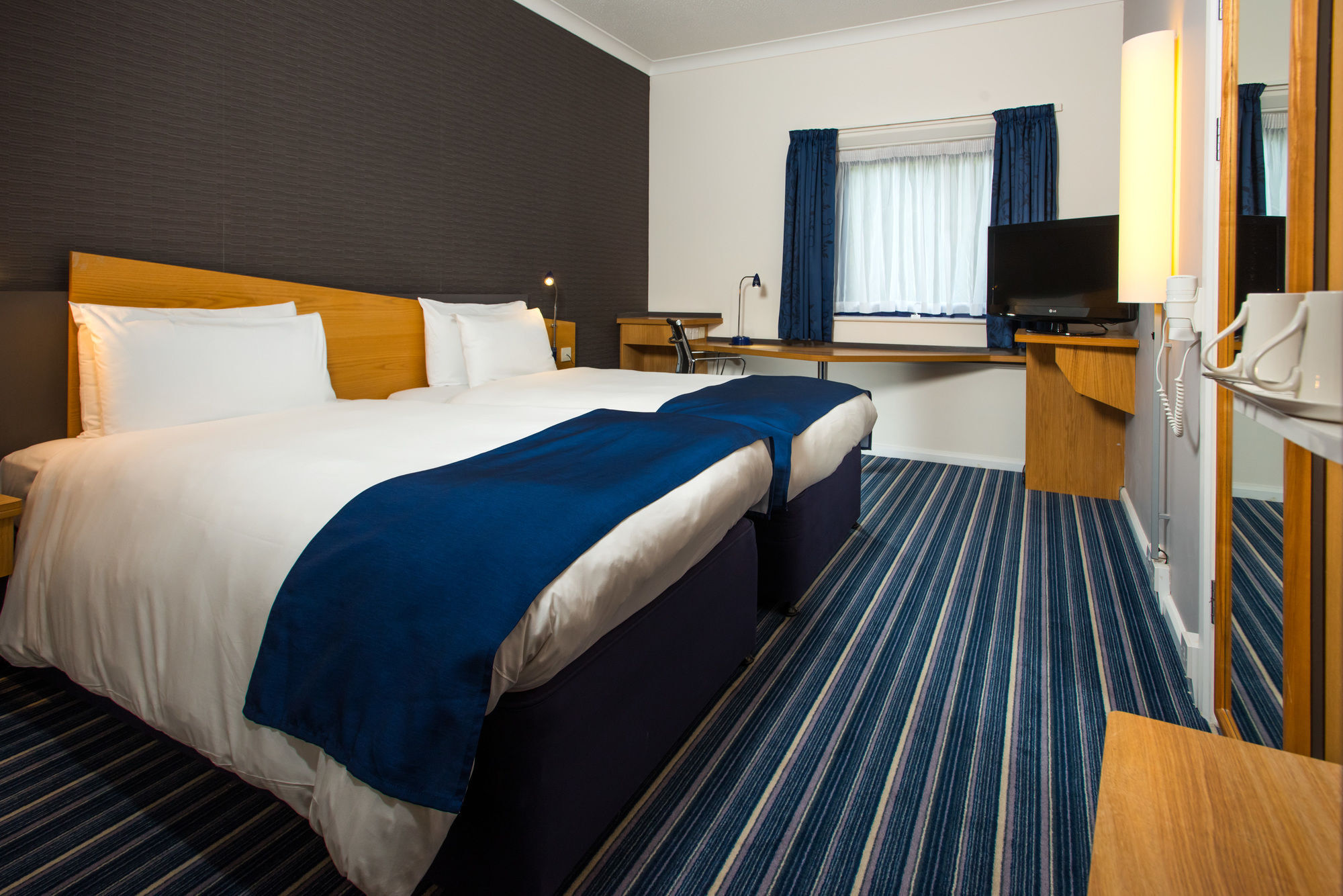 Holiday Inn Express Northampton - South By Ihg Bagian luar foto