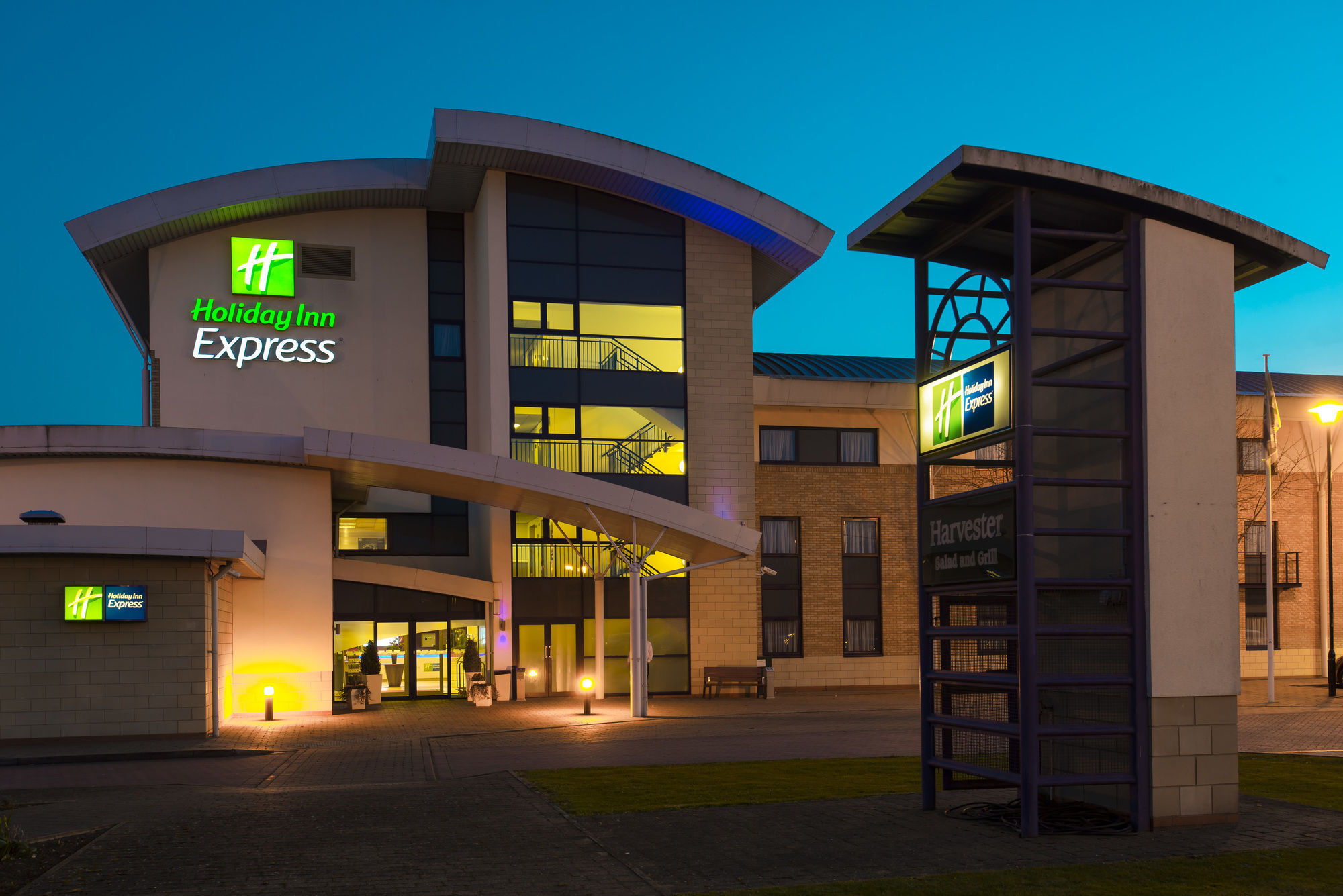 Holiday Inn Express Northampton - South By Ihg Bagian luar foto