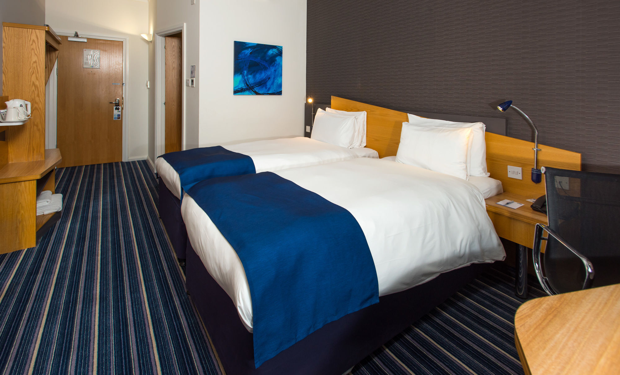Holiday Inn Express Northampton - South By Ihg Bagian luar foto