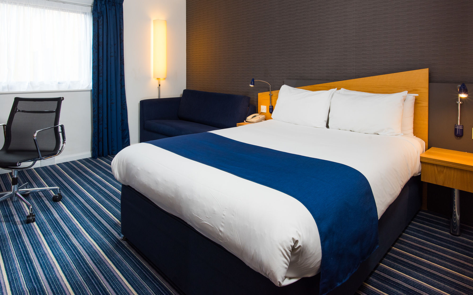 Holiday Inn Express Northampton - South By Ihg Bagian luar foto